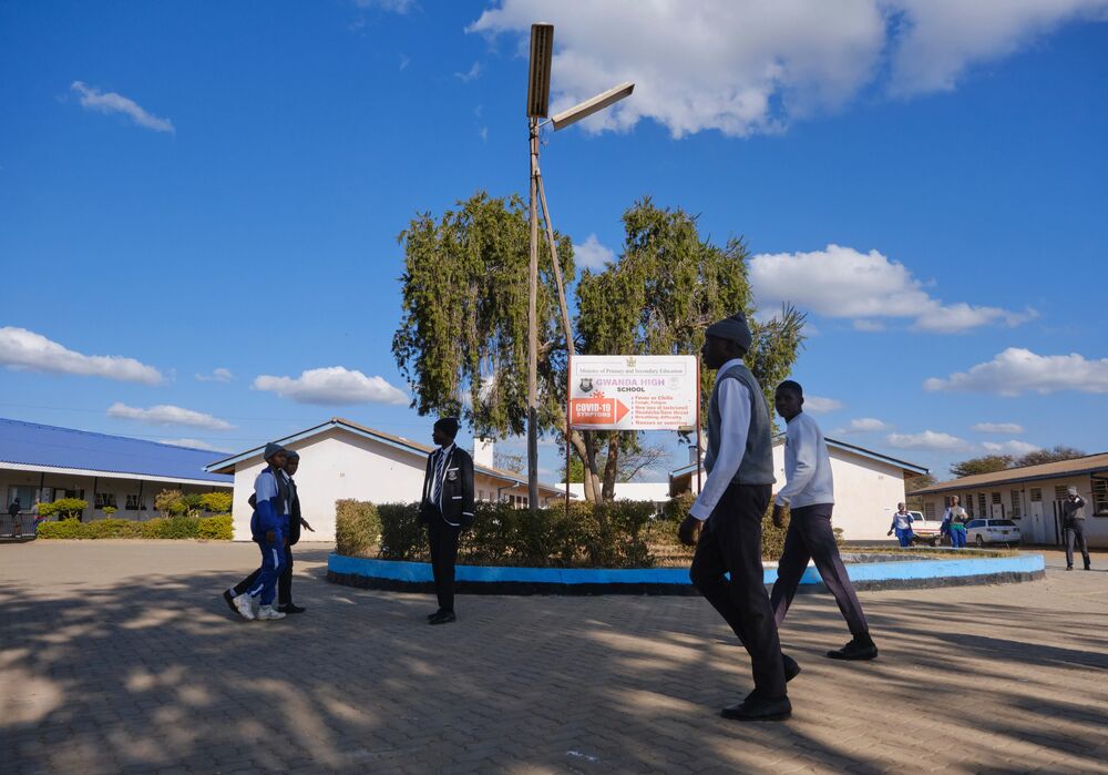 Pupils arriving at Gwanda High School